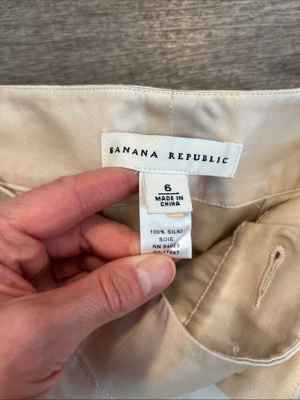 Banana Republic 100% Silk Satin Cargo Pants Ivory Cream Size 6 Y2K - Picture 3 of 11